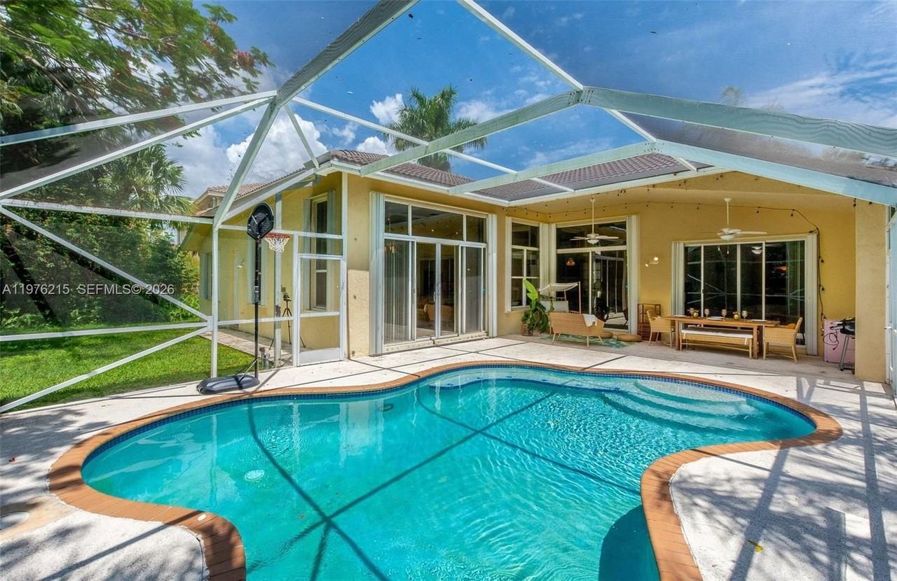 3967 Nighthawk Dr - Photo 2 of 17