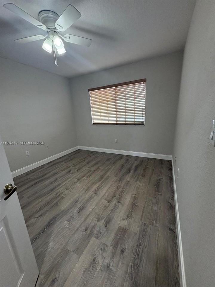 27918 Sw 140th Ave #27918 - Photo 4 of 15