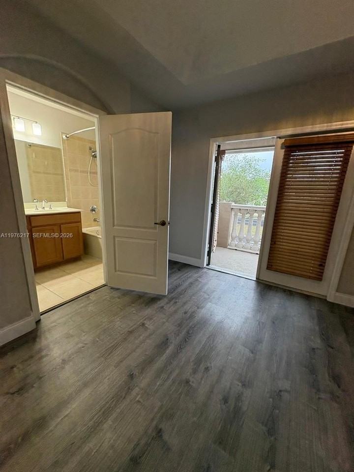 27918 Sw 140th Ave #27918 - Photo 5 of 15