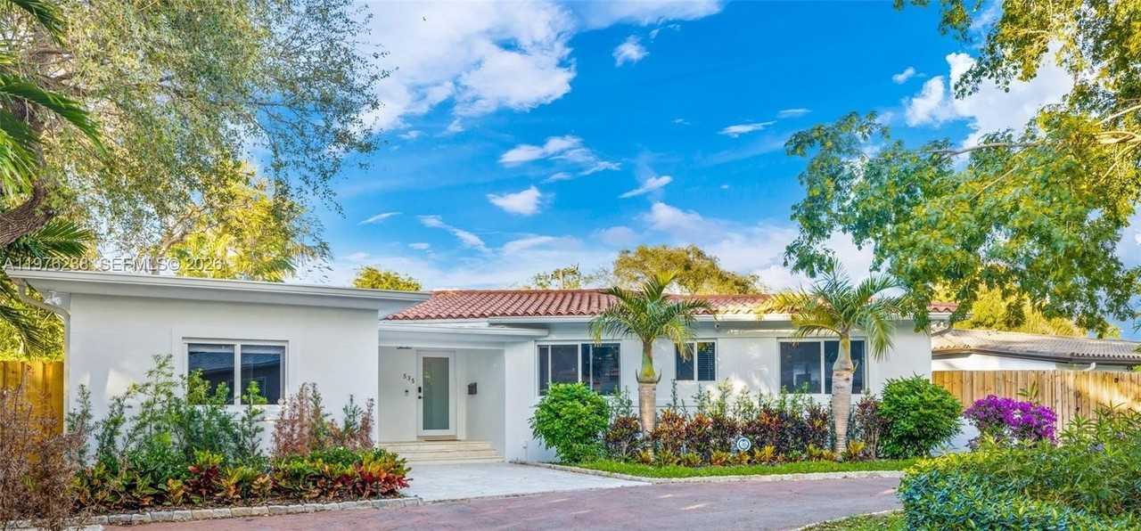 535 Ne 50th Ter - Photo 3 of 33