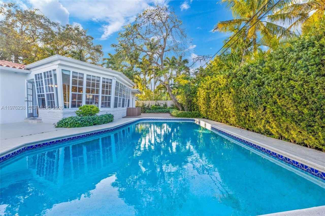 535 Ne 50th Ter - Photo 6 of 33