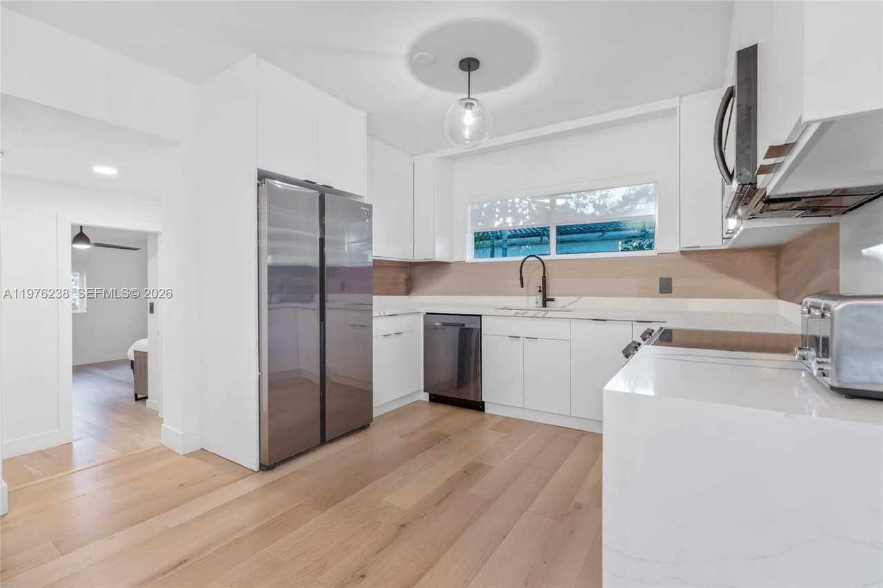 535 Ne 50th Ter - Photo 7 of 33