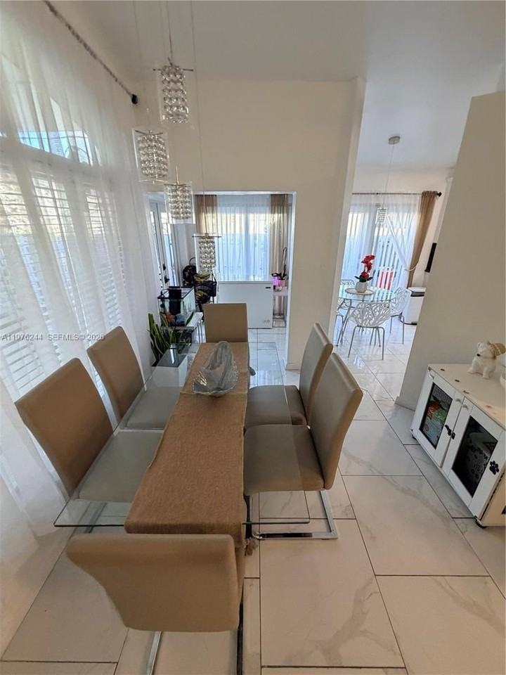 14712 Sw 123rd Ave - Photo 6 of 21