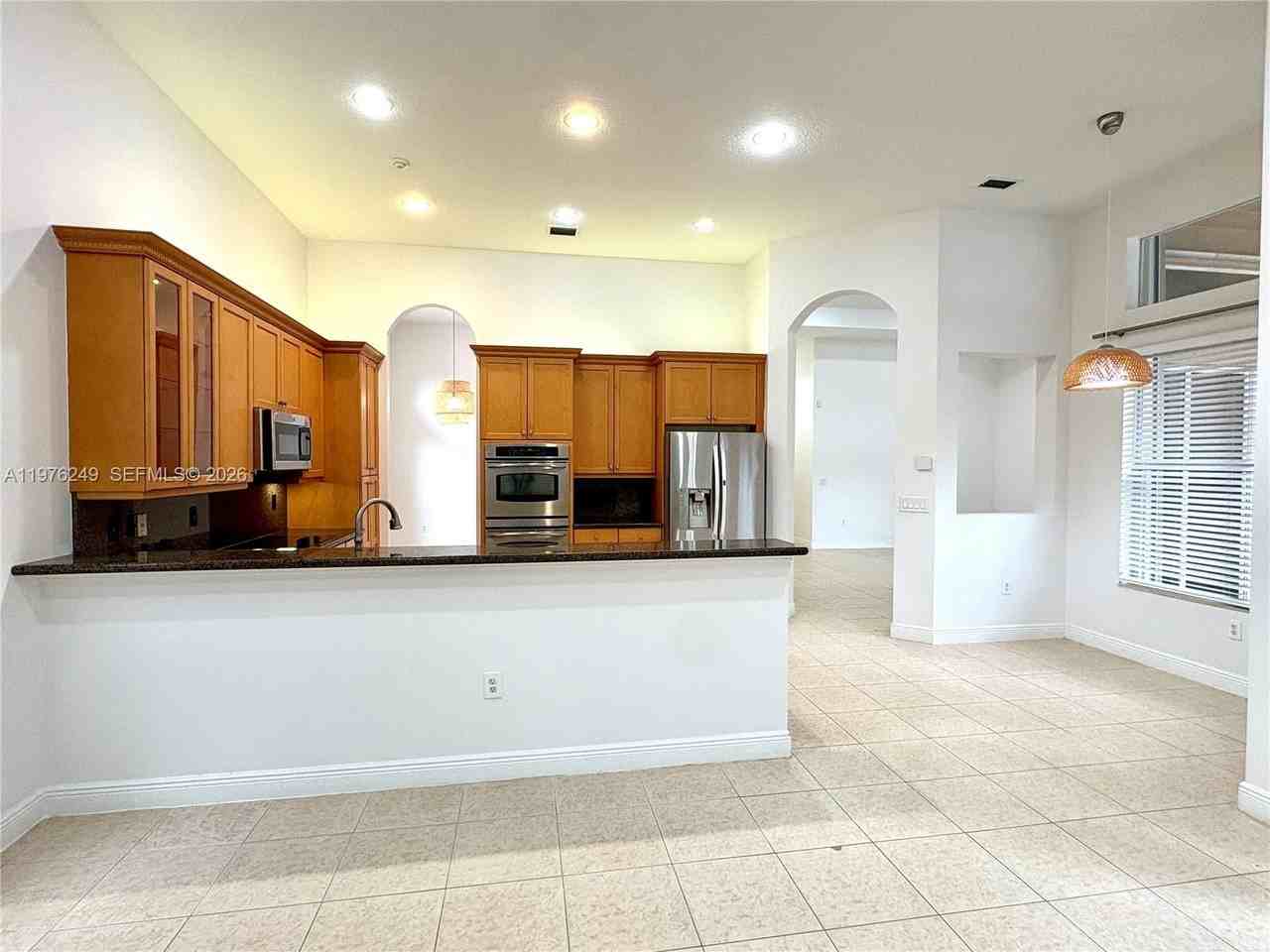 4808 Sw 183rd Ave - Photo 6 of 27