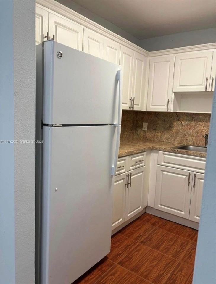 1152 Nw 3rd St #2 - Photo 6 of 20