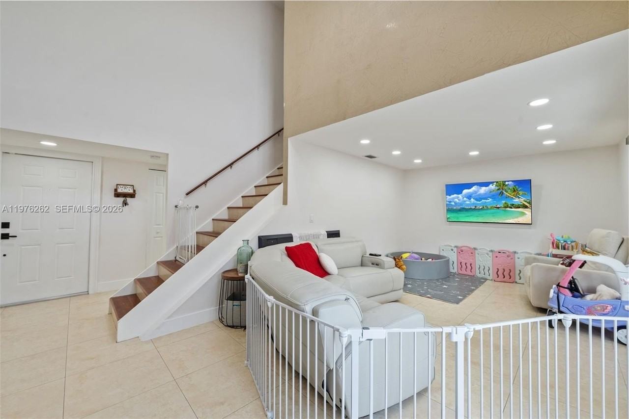 6523 Nw 170th Ln - Photo 5 of 25