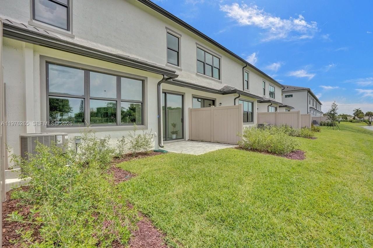 2202 Appleton Cir S - Photo 7 of 50