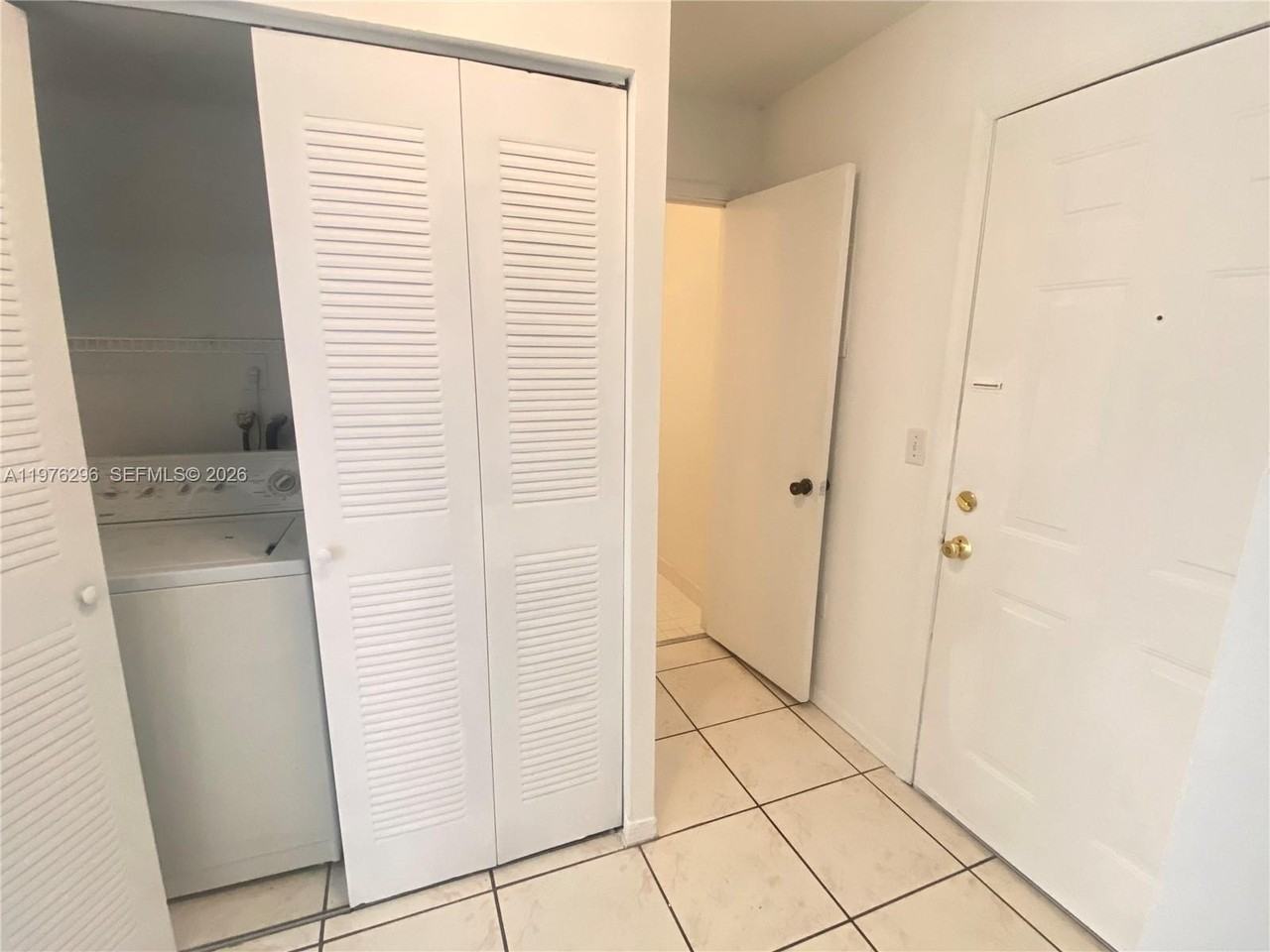 6245 Kendale Lakes Cir #209 - Photo 4 of 30