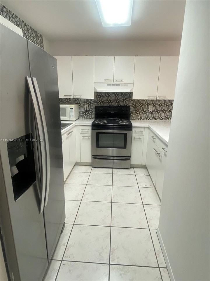 6245 Kendale Lakes Cir #209 - Photo 5 of 30