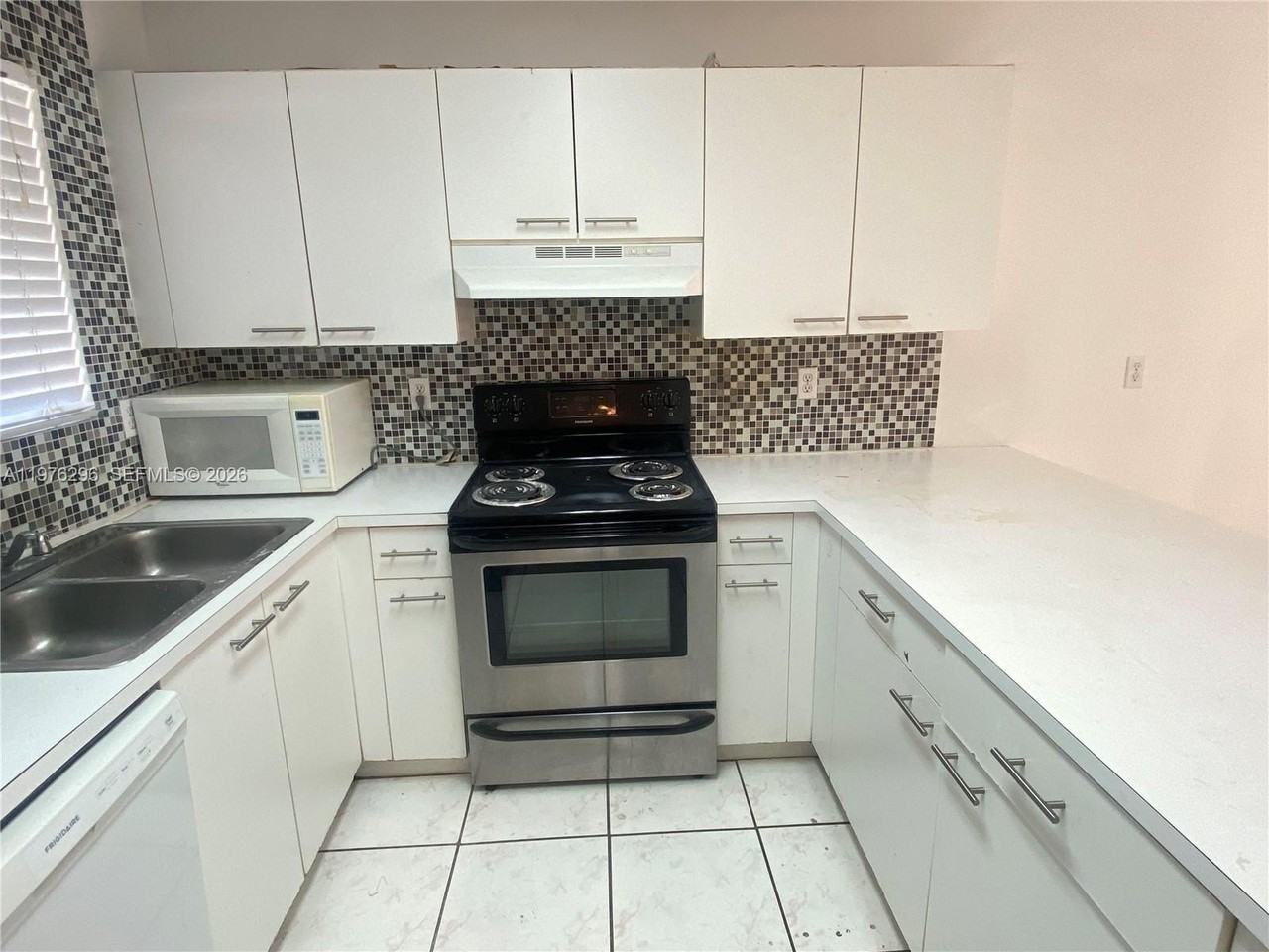 6245 Kendale Lakes Cir #209 - Photo 6 of 30