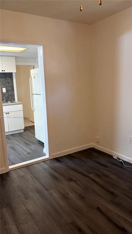 1913 Harding St #3 - Photo 5 of 7