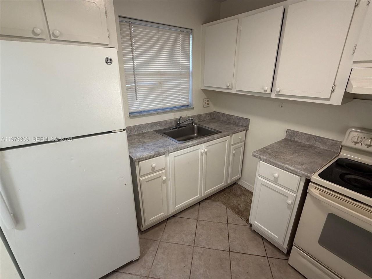 8100 Sunrise Lakes Blvd #108 - Photo 3 of 34