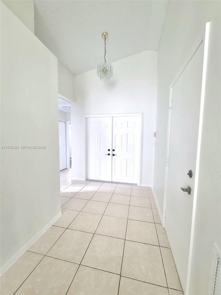 14215 Nw 21st St - Photo 4 of 49