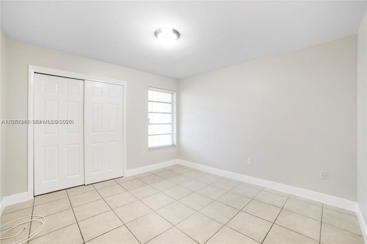 13726 Kendale Lakes Dr #13726 - Photo 3 of 4