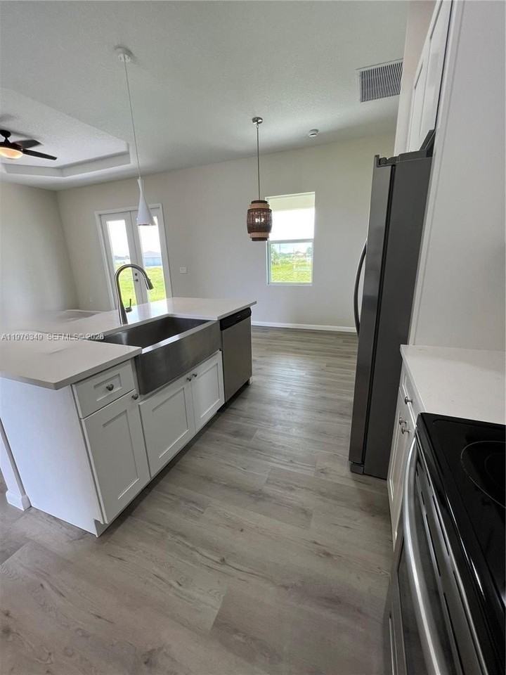 1088 Saturn Ct - Photo 2 of 23