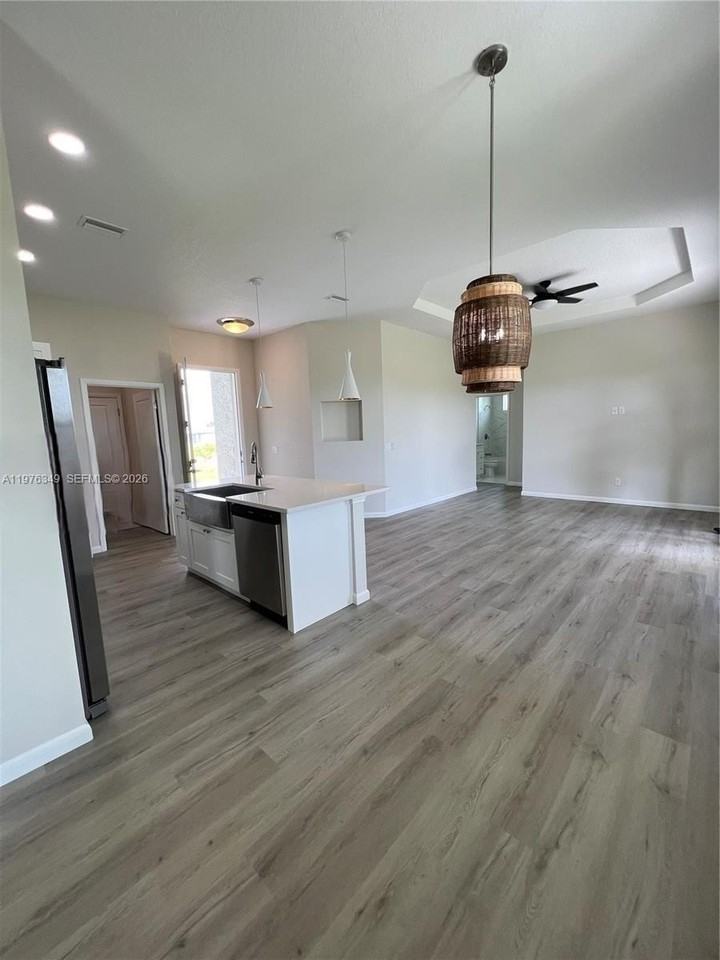 1088 Saturn Ct - Photo 4 of 23