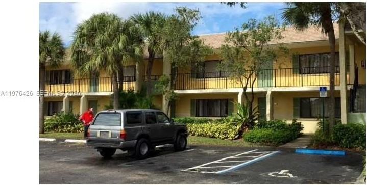 216 Meadows Cir #216 - Photo 3 of 19