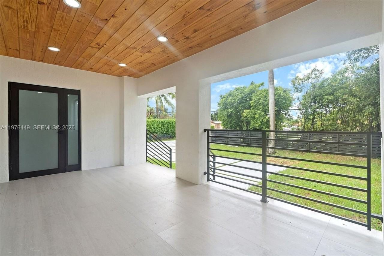 4800 Sw 61st Ave - Photo 6 of 50