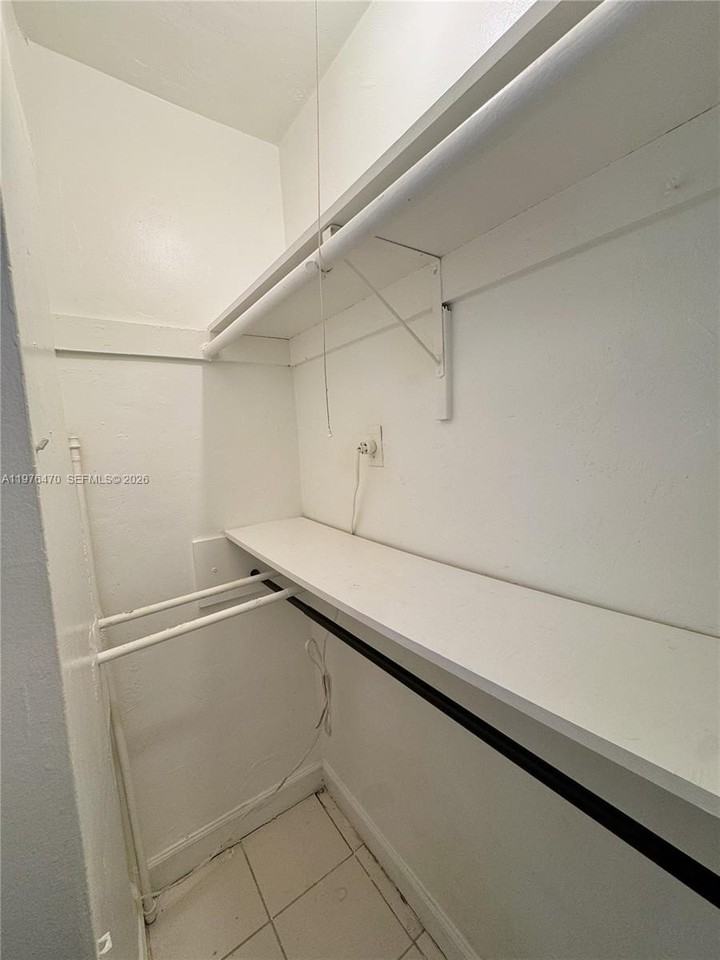 124 Se 4th St #2 - Photo 6 of 9