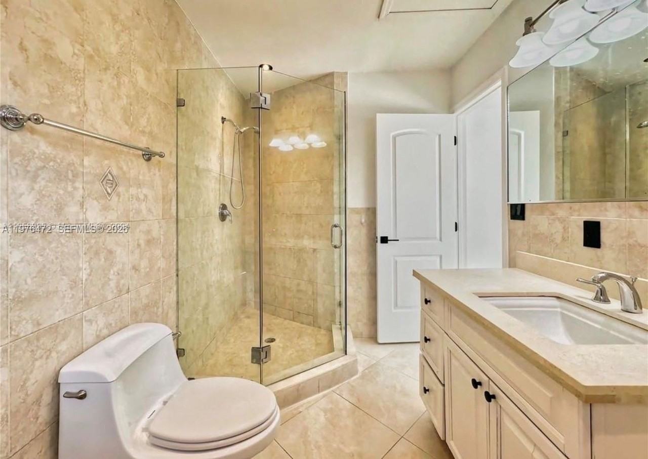 21020 Ne 18th Ct - Photo 2 of 11