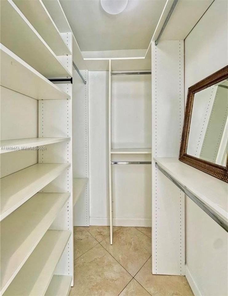 21020 Ne 18th Ct - Photo 3 of 11