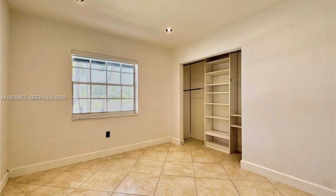 21020 Ne 18th Ct - Photo 4 of 11