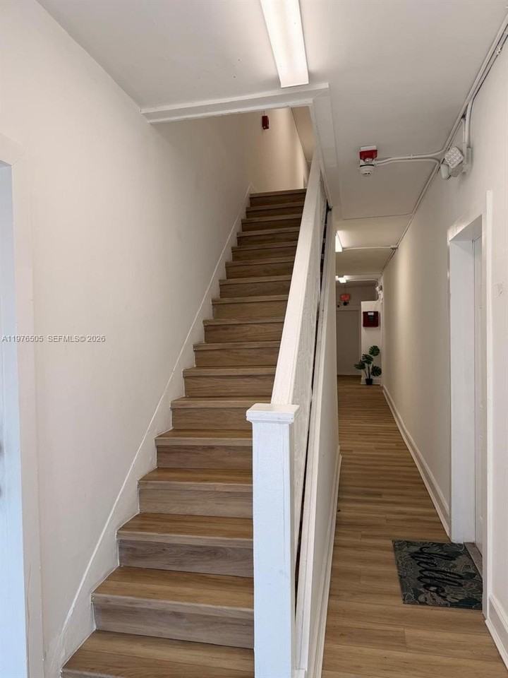 337 Sw 10th Ave #5 - Photo 5 of 14