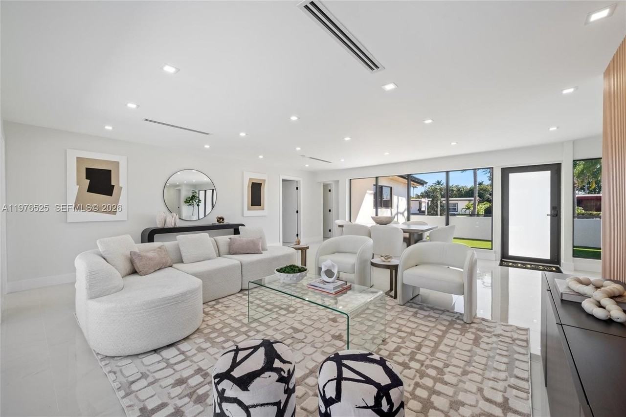 1931 Ne 186th Dr - Photo 4 of 17