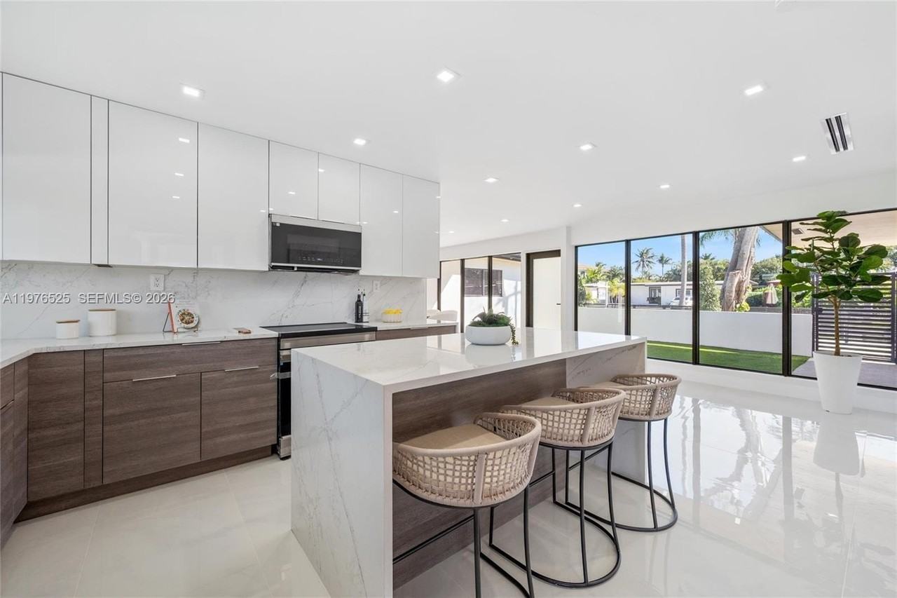 1931 Ne 186th Dr - Photo 7 of 17