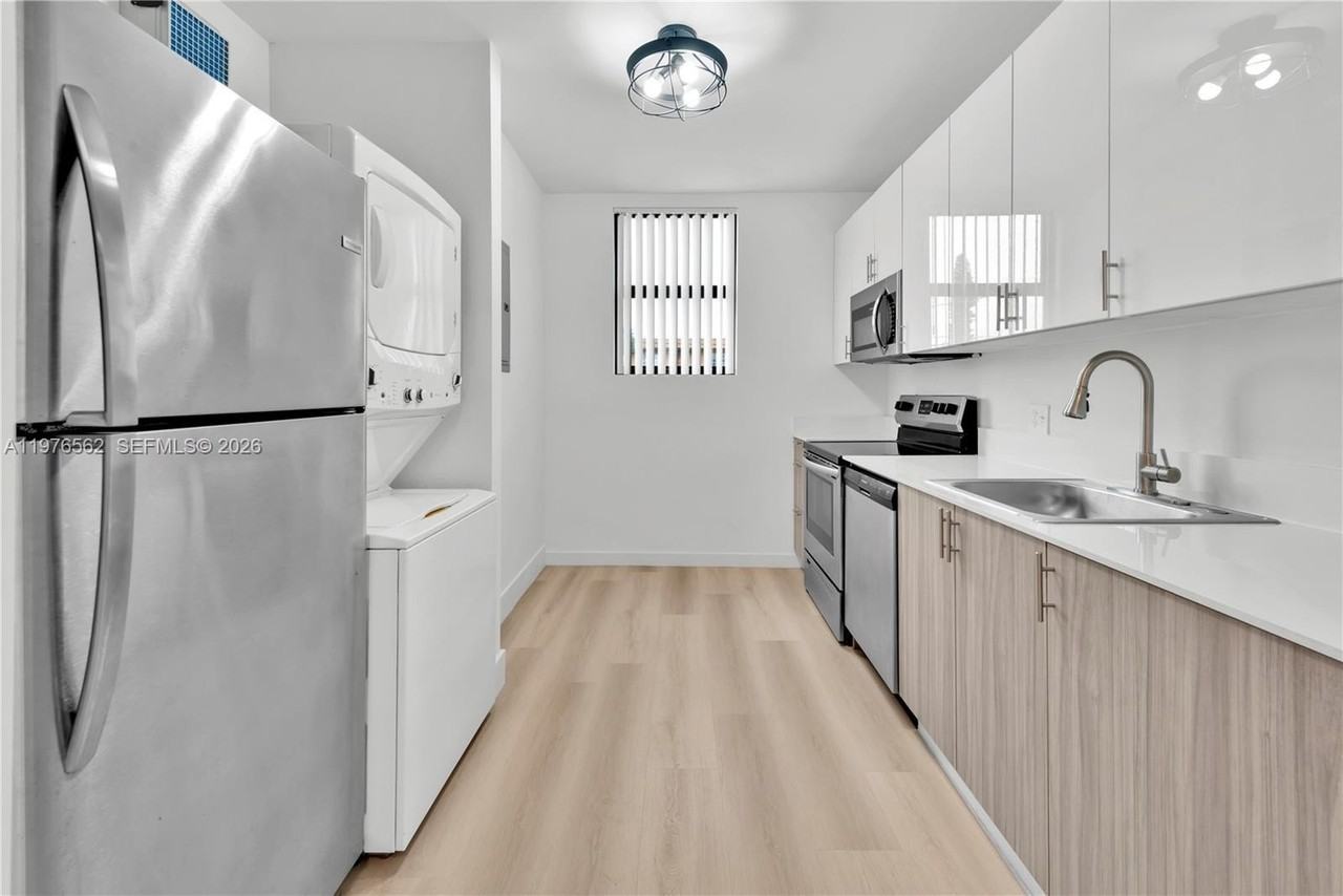 1119 Sw 6th St #203 - Photo 2 of 9