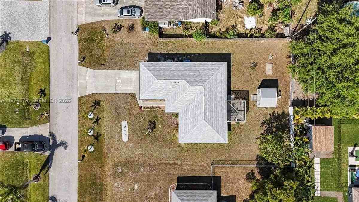 1205 Sw 29th Ter #0 - Photo 7 of 22