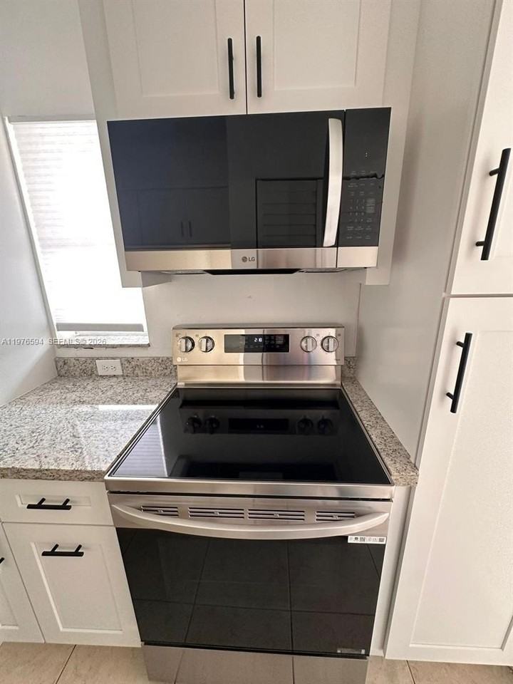 910 Twin Lakes Dr #8K - Photo 5 of 31