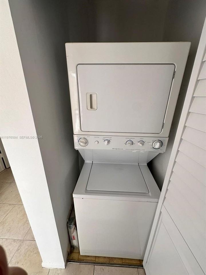 910 Twin Lakes Dr #8K - Photo 7 of 31