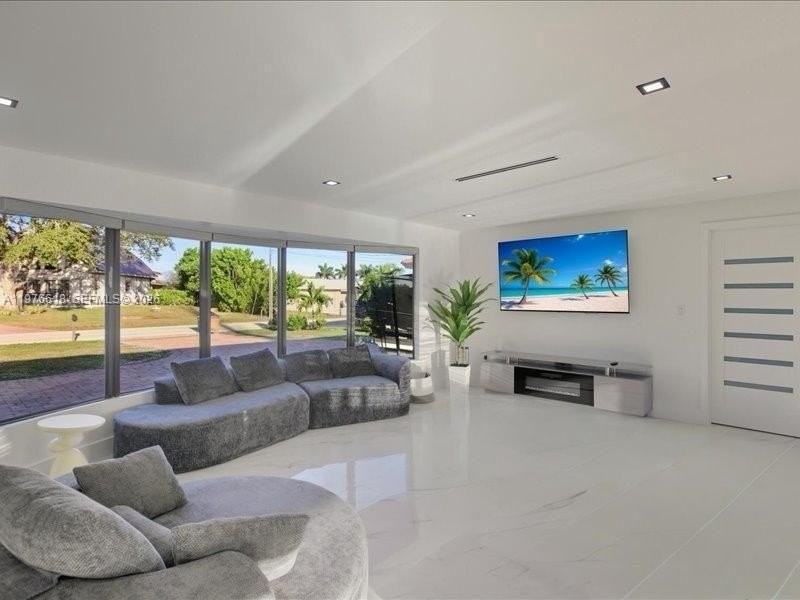 103 Tropicana Dr #103 - Photo 4 of 49