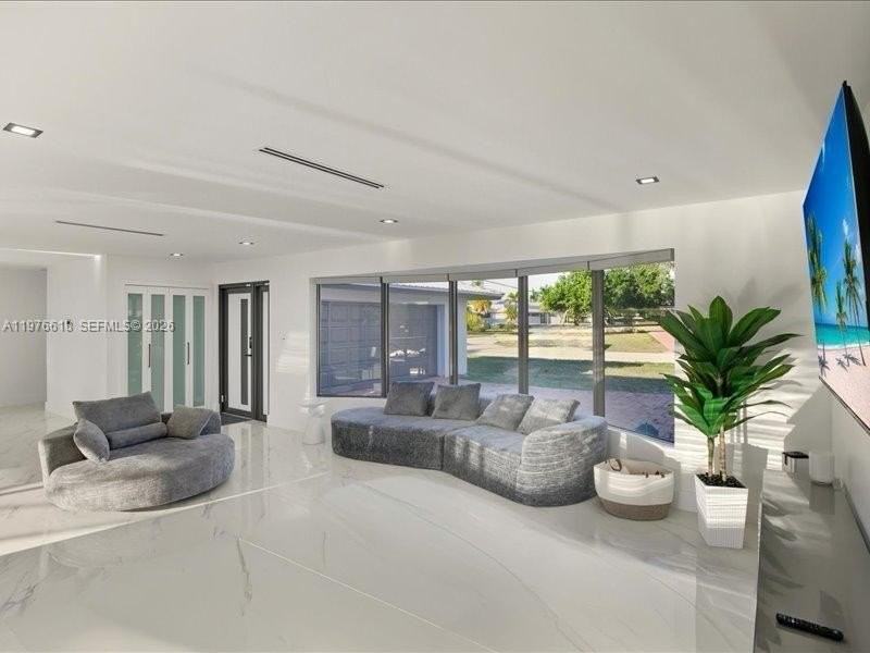 103 Tropicana Dr #103 - Photo 5 of 49