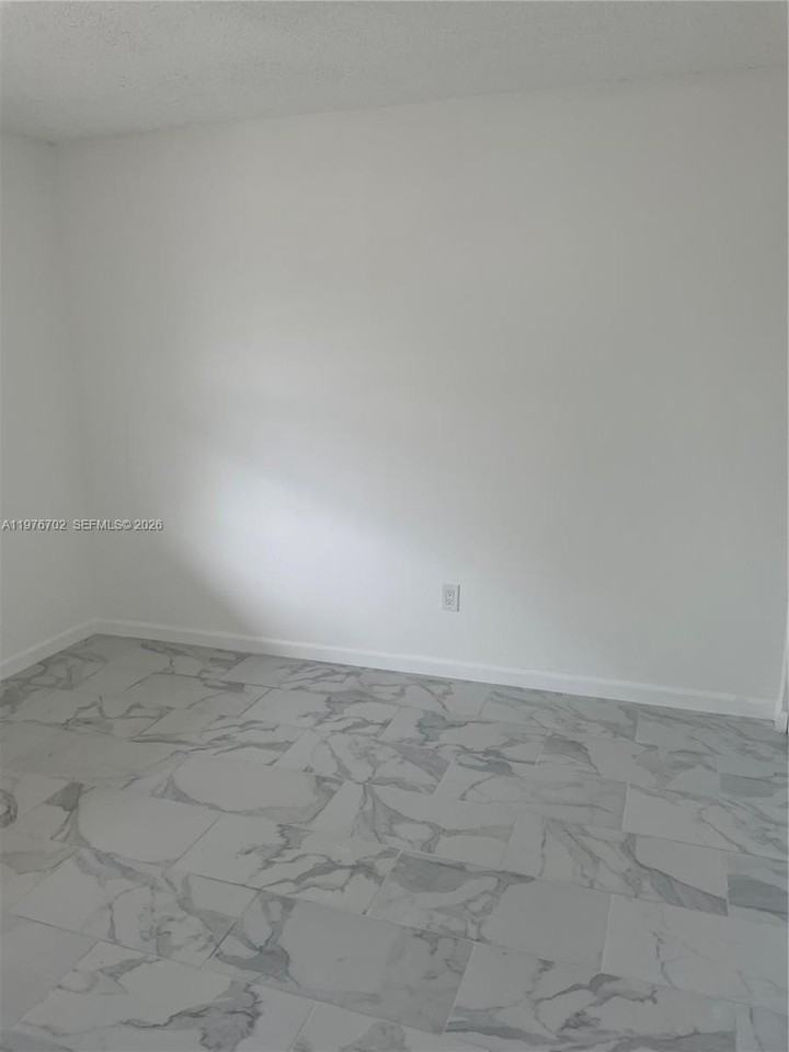 20725 Ne 8th Ct #203-11 - Photo 4 of 7