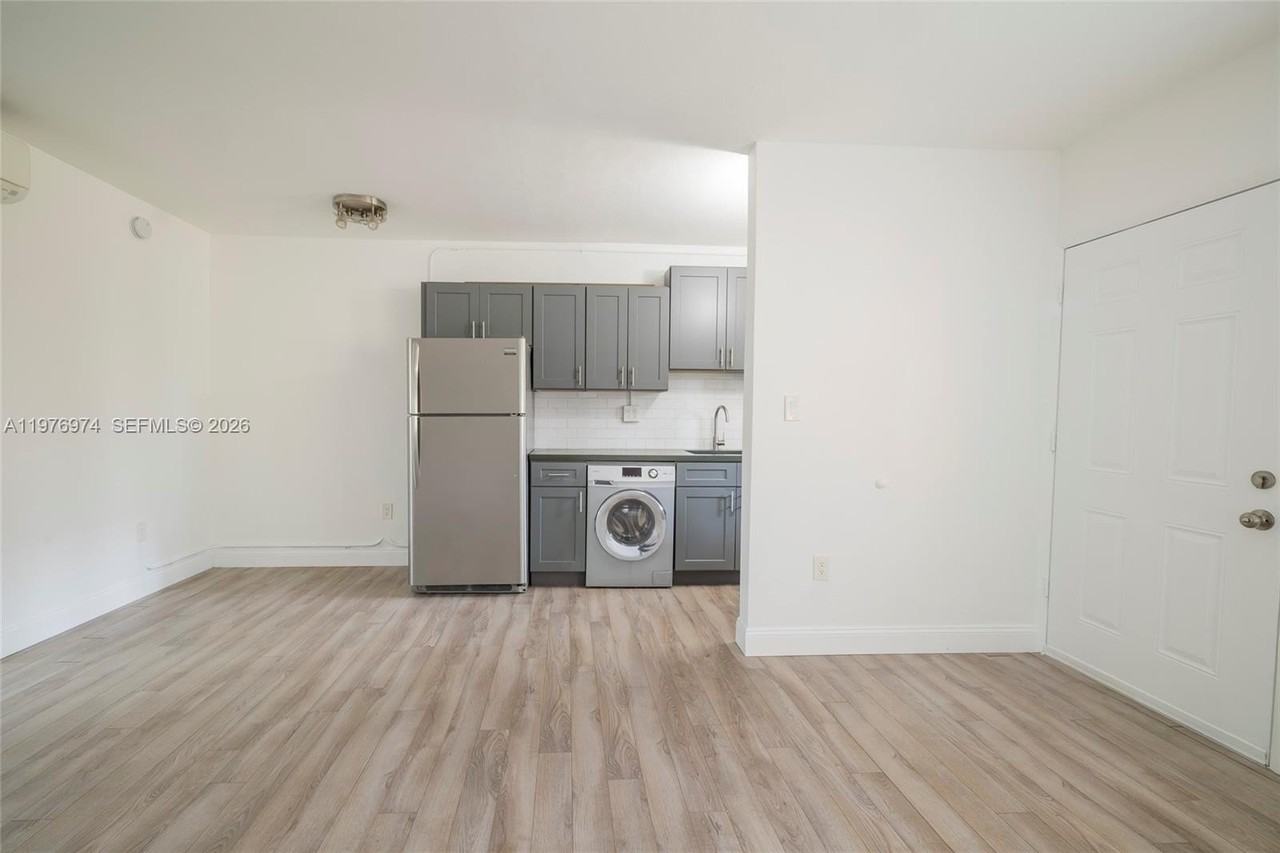 7901 Sw 64th Ave #2 - Photo 5 of 21