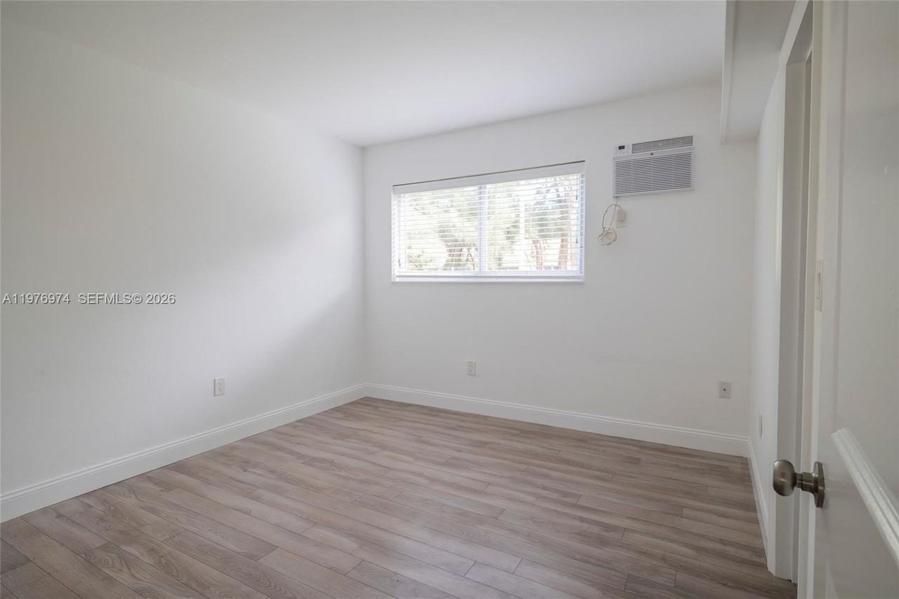 7901 Sw 64th Ave #2 - Photo 6 of 21