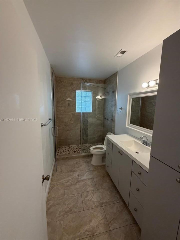 1585 W 53rd St - Photo 7 of 17