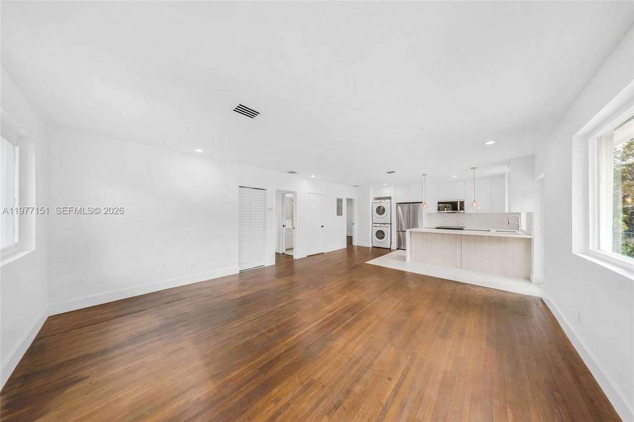 250 Nw 98th St - Photo 2 of 32