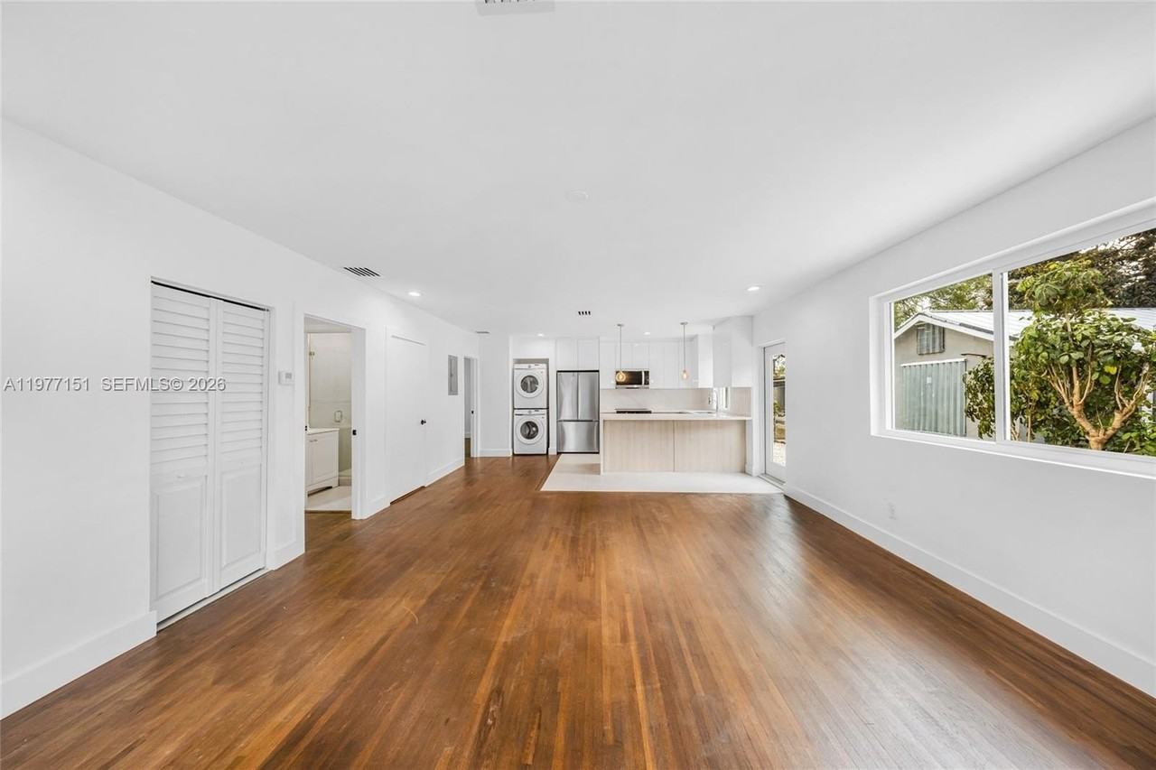 250 Nw 98th St - Photo 3 of 32