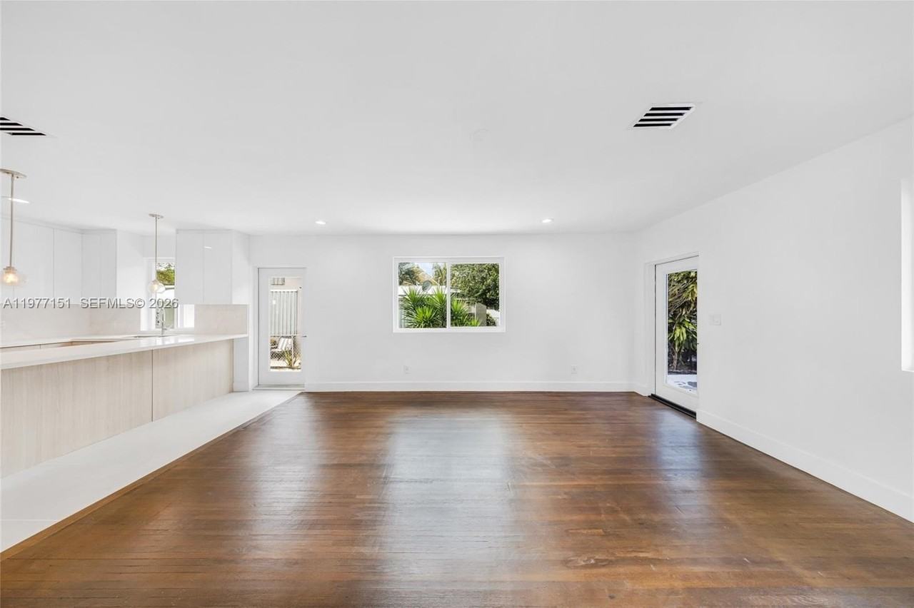 250 Nw 98th St - Photo 5 of 32