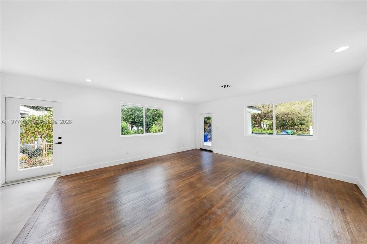 250 Nw 98th St - Photo 6 of 32