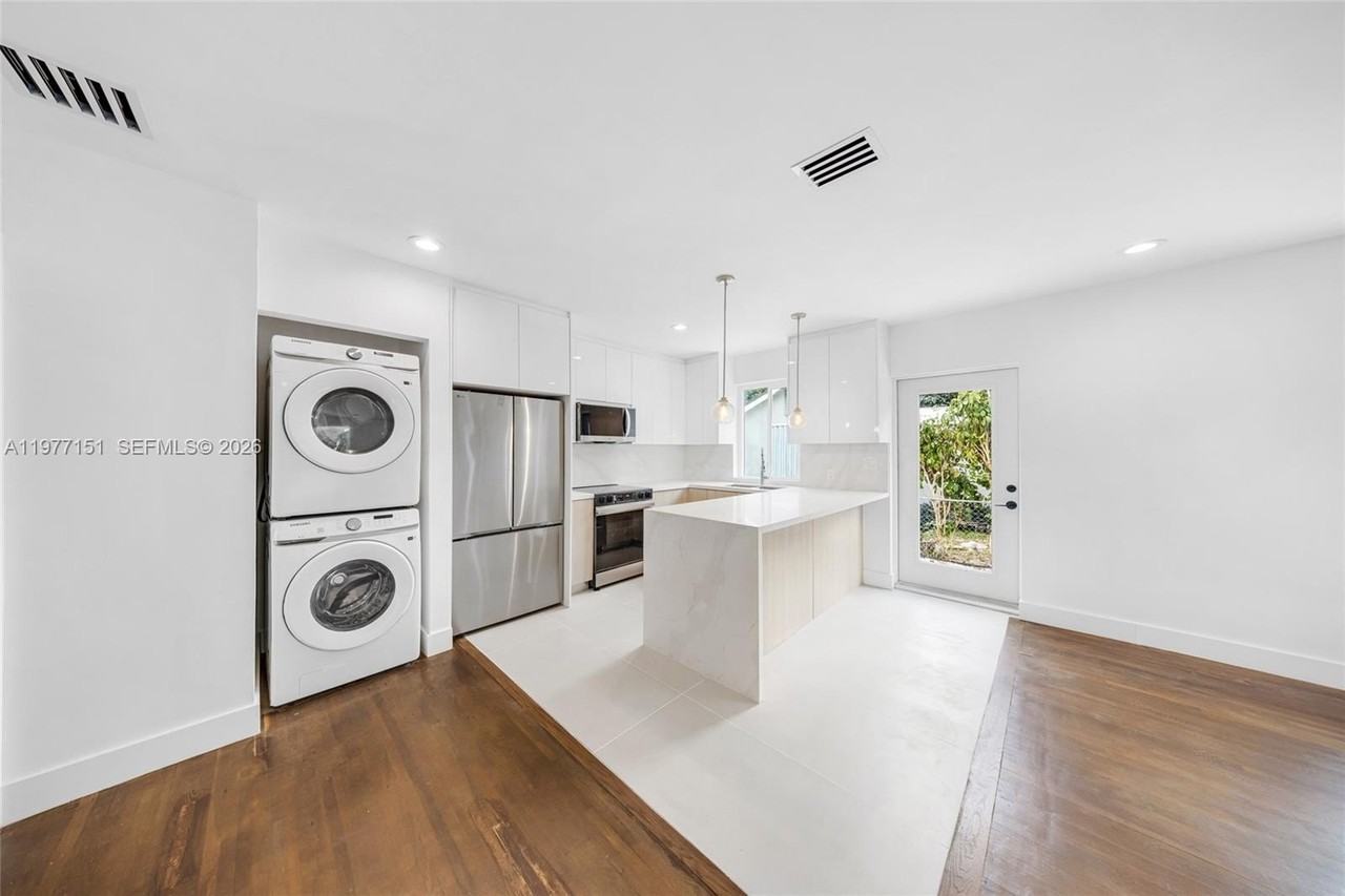 250 Nw 98th St - Photo 7 of 32