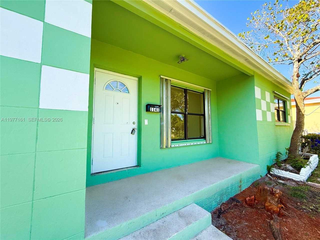 1141 Ne 154th Ter - Photo 4 of 27