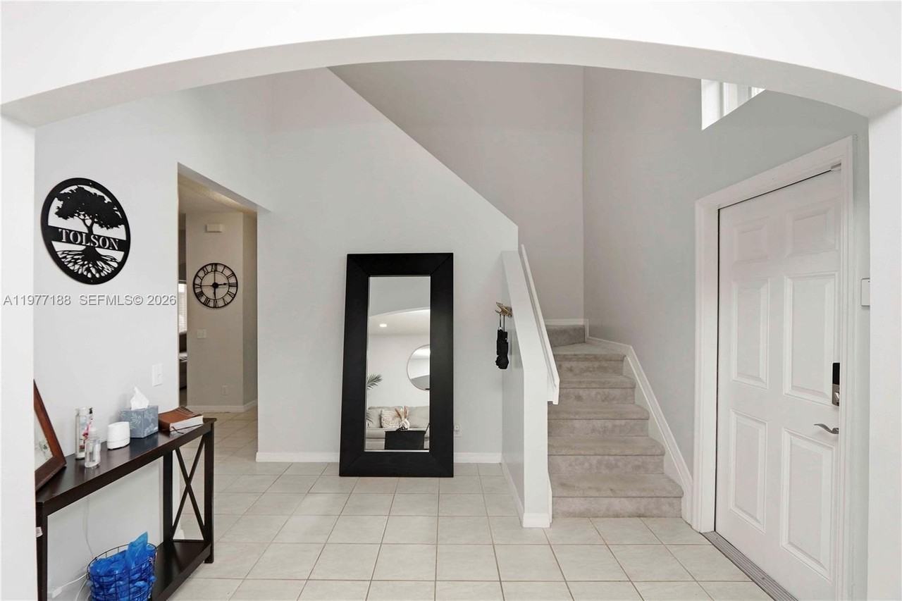 2232 Sw 120th Ave - Photo 2 of 36