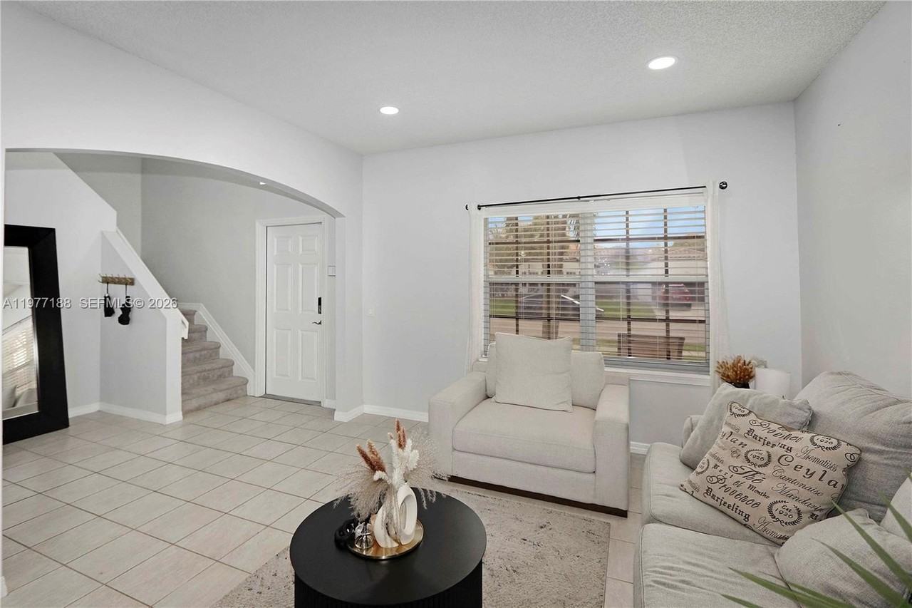 2232 Sw 120th Ave - Photo 5 of 36