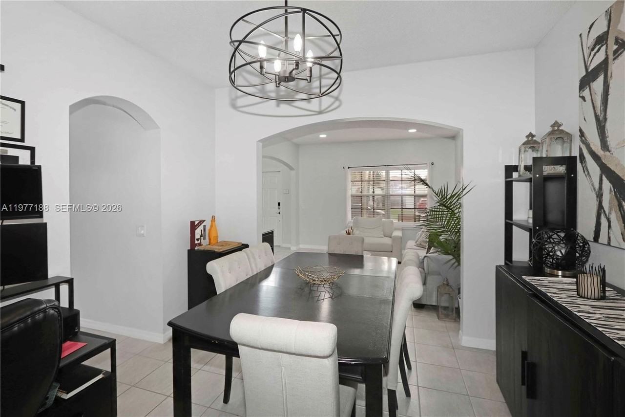 2232 Sw 120th Ave - Photo 7 of 36