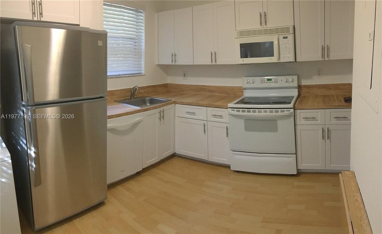 11216 Sw 12th St #203 - Photo 5 of 25