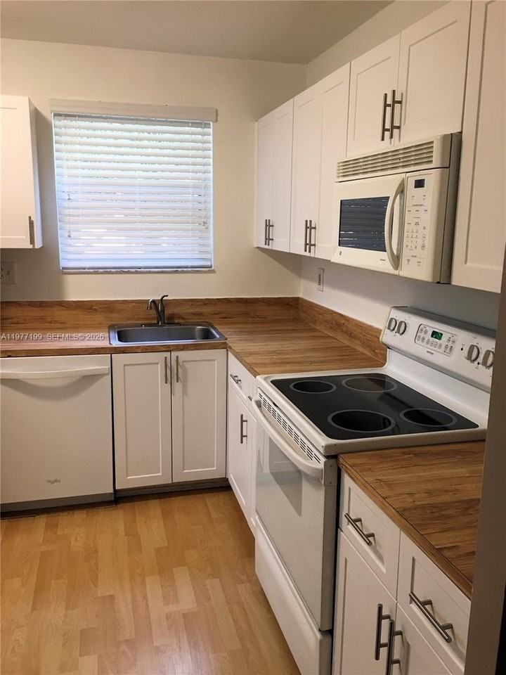 11216 Sw 12th St #203 - Photo 7 of 25